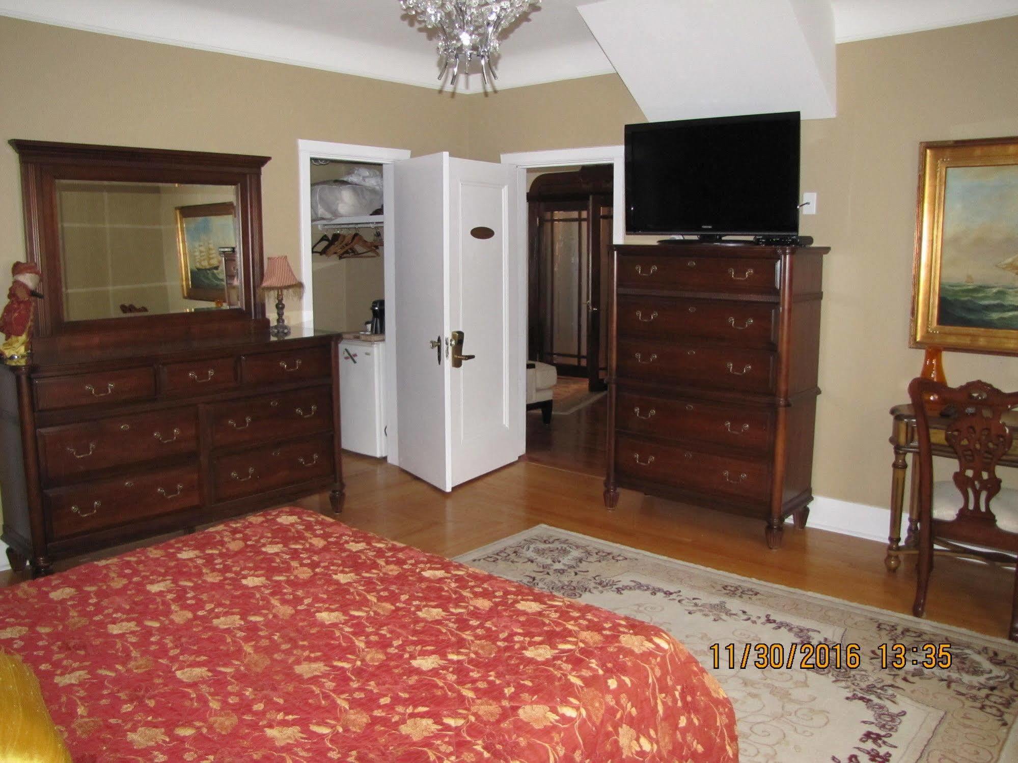 Monroe House Executive Guest Suites St. John's Esterno foto